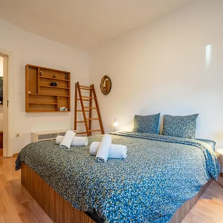 1 Bedroom Natural Sofie